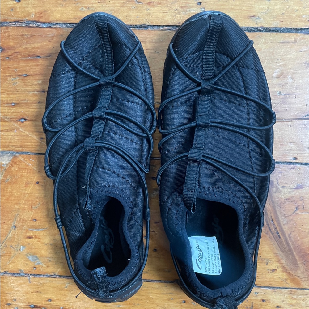 Capezio Women’s Medium 7/8 Black Freeform Dance Shoes - like new
